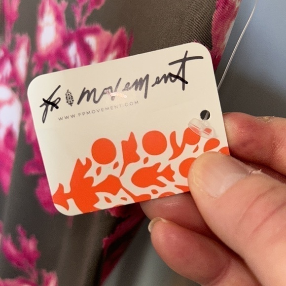 NWT Free People FR Movement Pink Rose Garden Leggings Size Medium - Picture 4 of 9